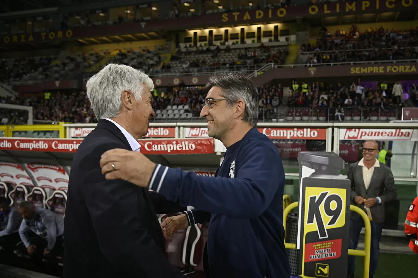 Gian Piero Gasperini saluta Ivan Juric prima di Torino - Atalanta.